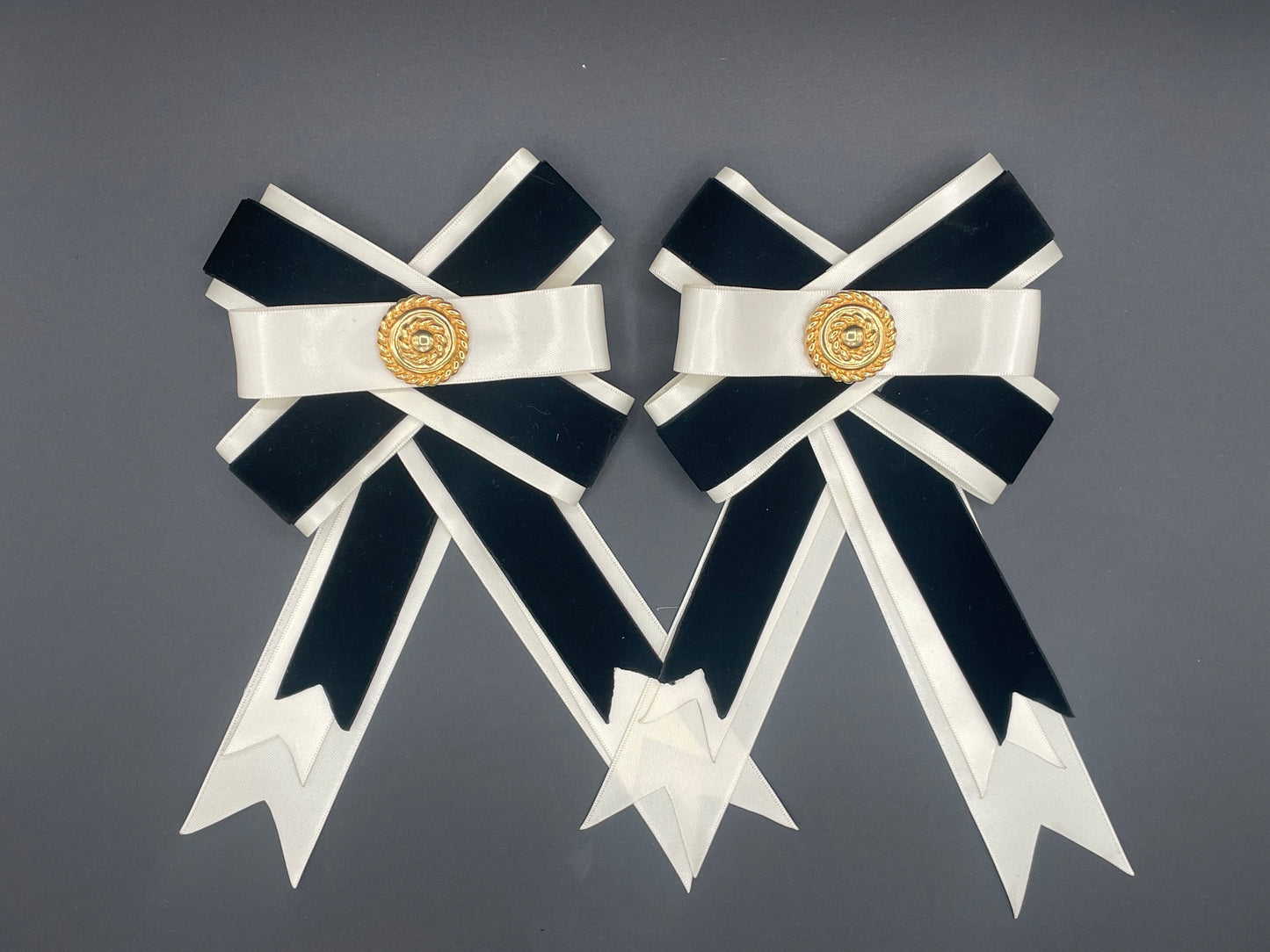 Alessia Show Bows