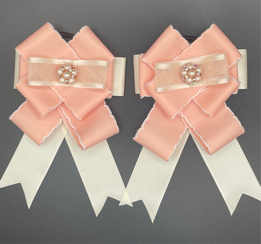 Maeve Show Bows